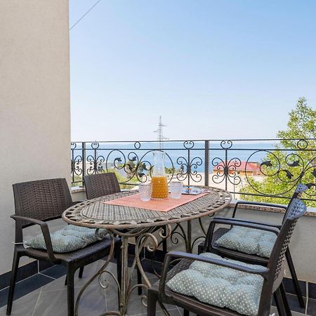 1 Bedroom Stunning Apartment In Makarska Esterno foto
