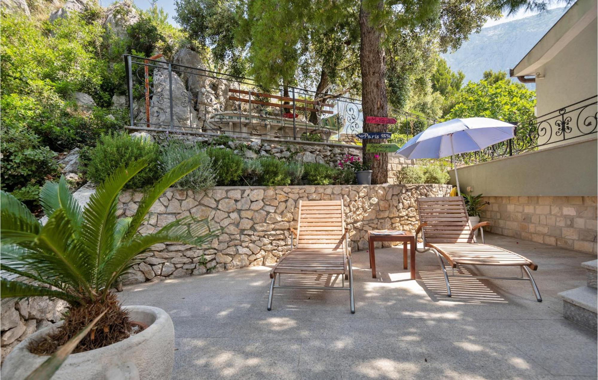 1 Bedroom Stunning Apartment In Makarska Esterno foto