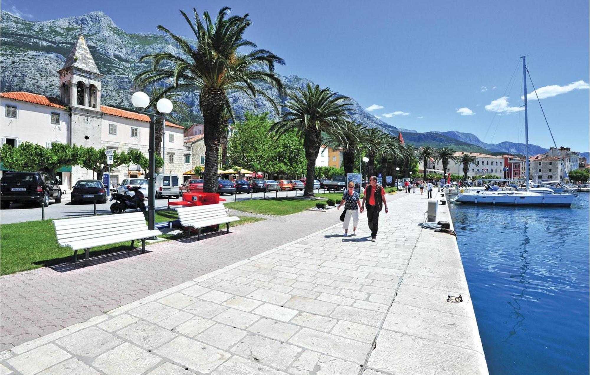 1 Bedroom Stunning Apartment In Makarska Esterno foto