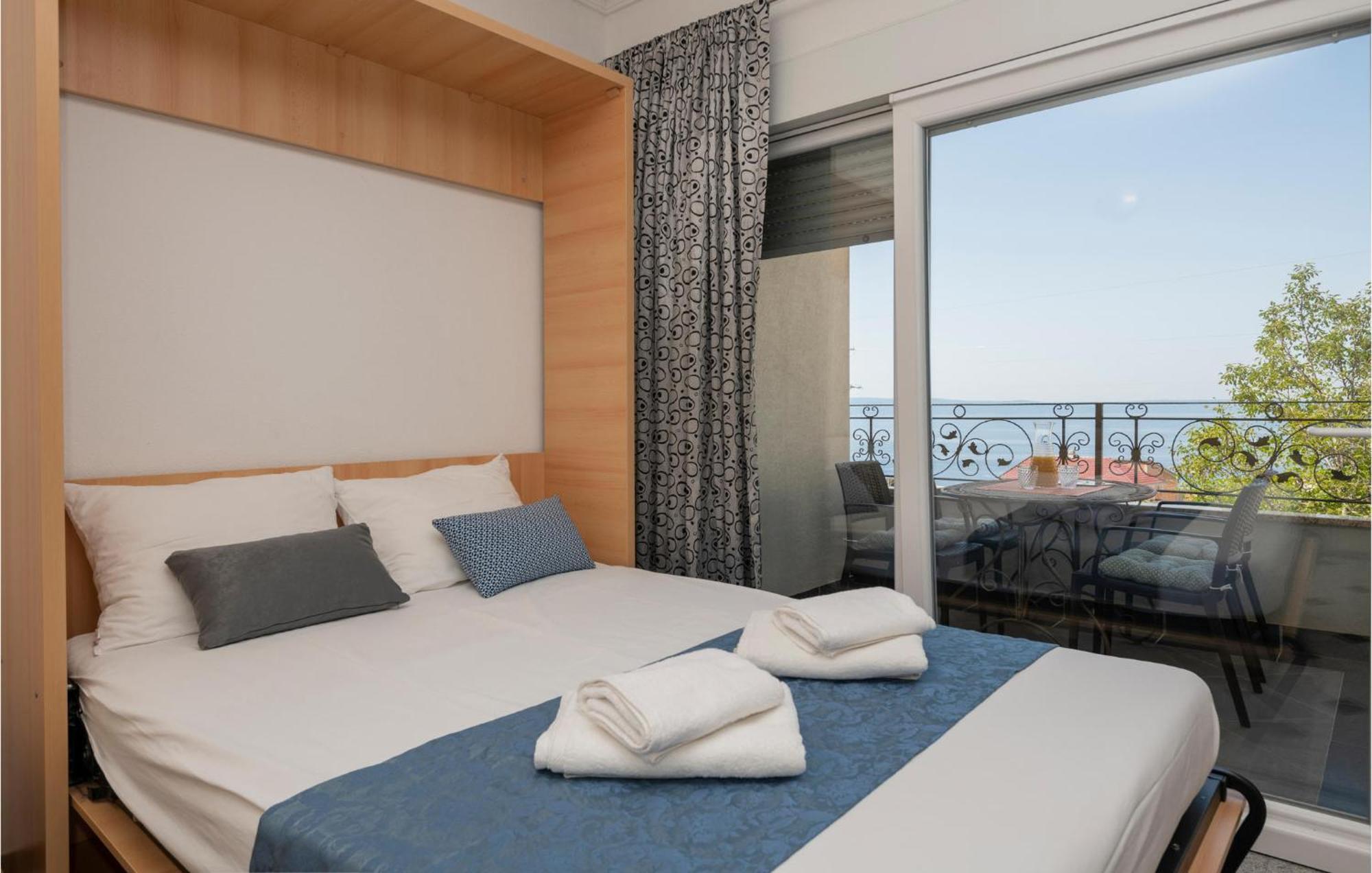 1 Bedroom Stunning Apartment In Makarska Esterno foto