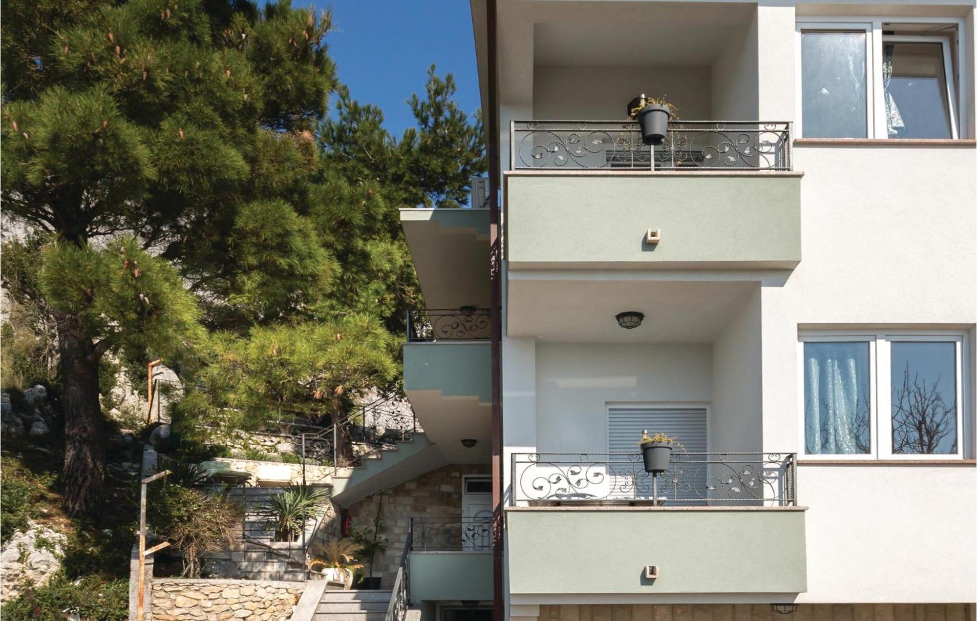 1 Bedroom Stunning Apartment In Makarska Esterno foto